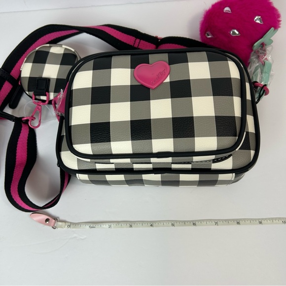 New Betsey Johnson Checkered Crossbody Bag with Pink Heart and Strawberry Charm - Picture 5 of 8